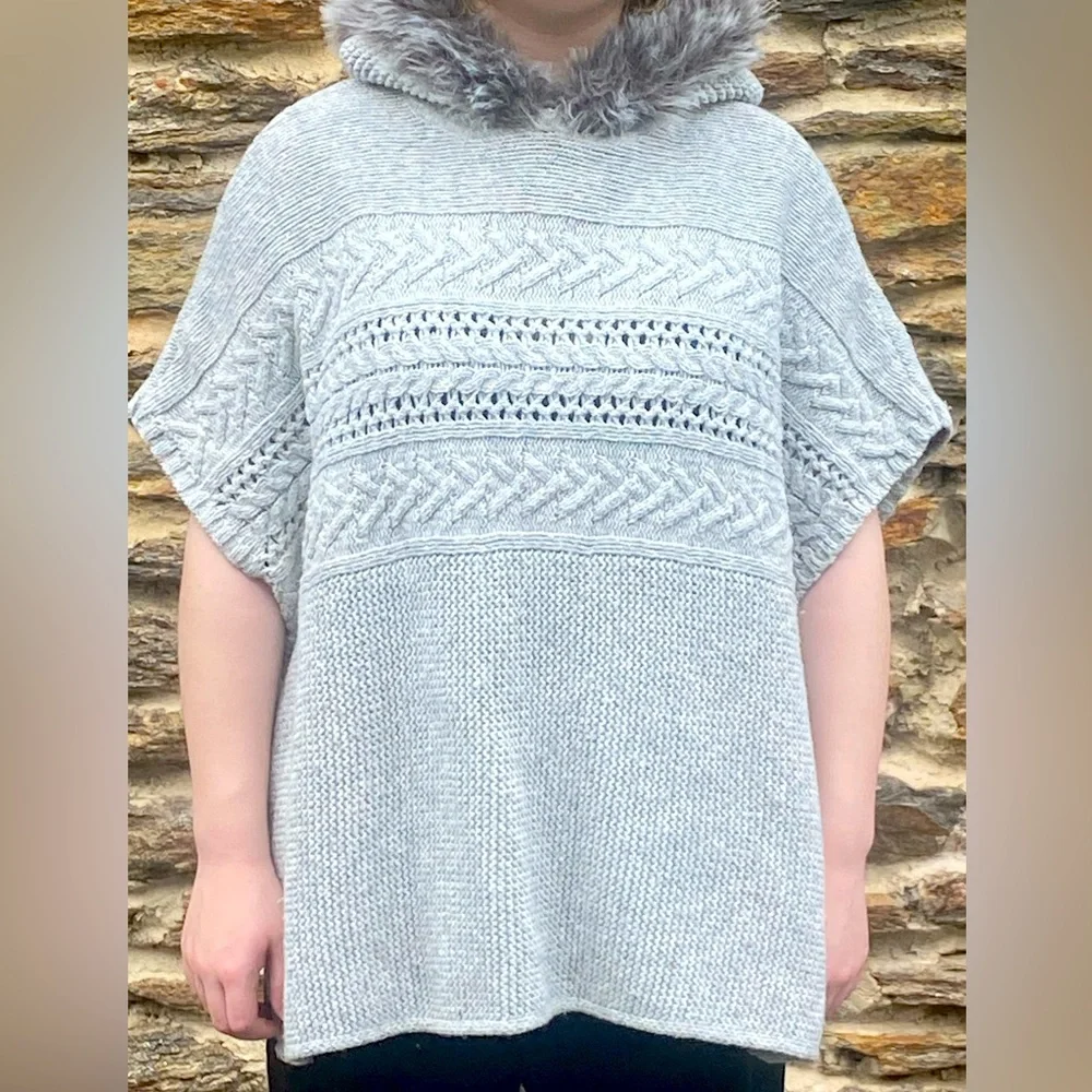 Gap Kids Sweater Poncho in gray with Faux‎ Fur lined hood sz XL